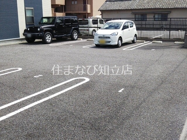 【レオネクストMKの駐車場】