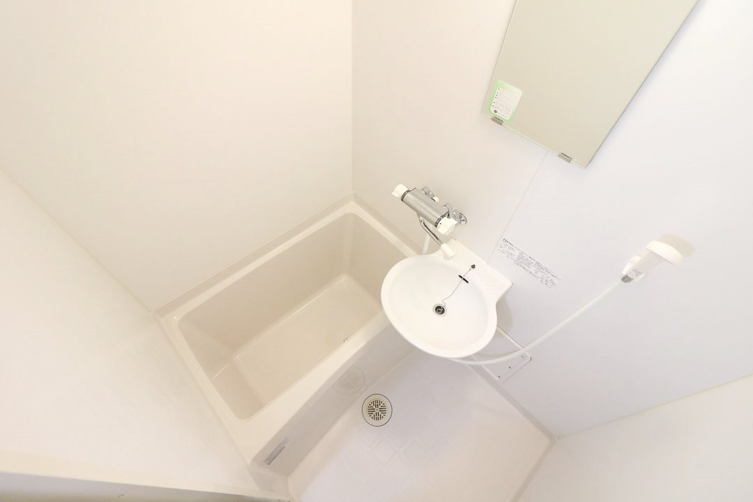 バス・シャワールーム　コンパクトで使いやすいお風呂です