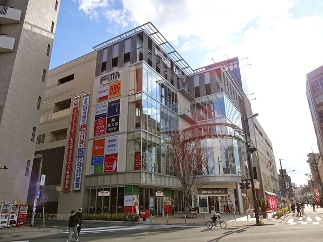 ドラックストア　メディコ２１広島店（ドラッグストア）まで793m