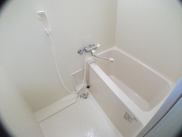 バス・シャワールーム　まだまだ美麗な浴室です！