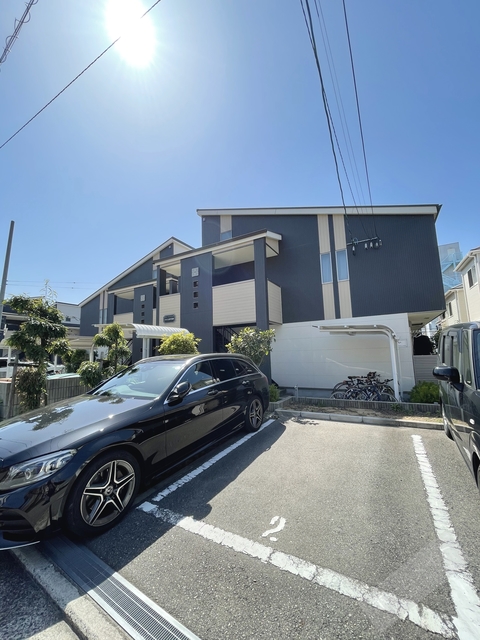 【フジパレス北清水町III番館の駐車場】