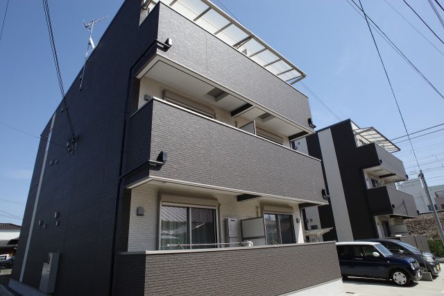 神戸市垂水区平磯のアパートの建物外観