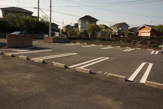 【ボルドー　壱番館の駐車場】