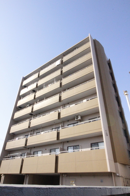 東大阪市寿町のマンションの建物外観