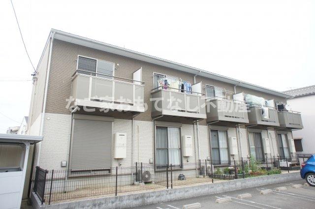 清須市助七のアパートの建物外観
