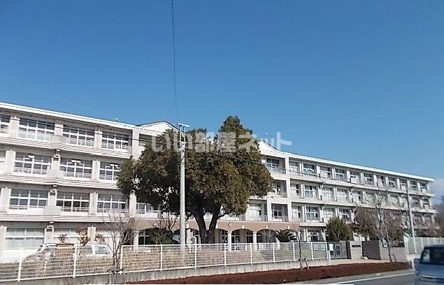 【富士市中島のマンションの中学校】