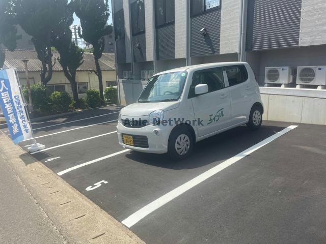 【諫早市貝津町のアパートの駐車場】