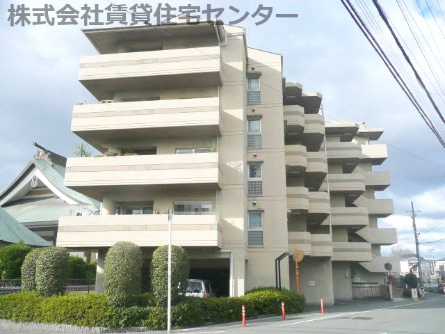 シャルマンフジ岩出弐番館の建物外観