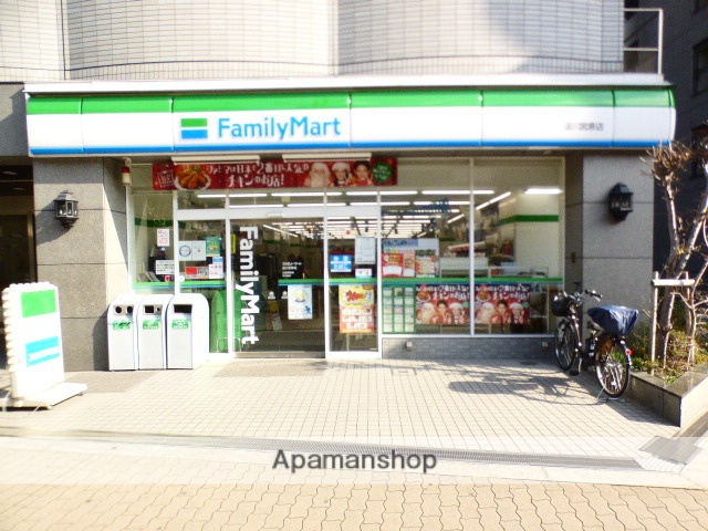 コンビニ　ファミリーマート（コンビニ）まで372m