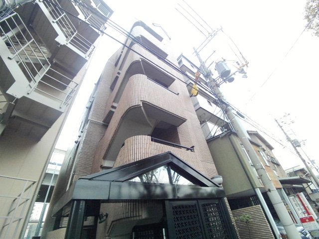 建物外観　オートロック・エレベーター付。