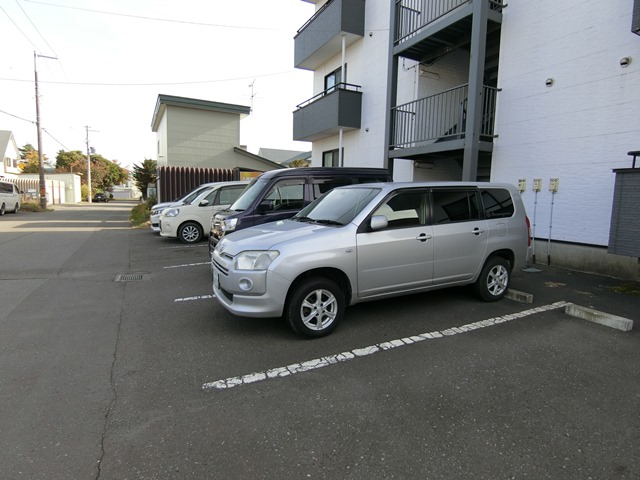 【千歳市信濃のアパートの駐車場】