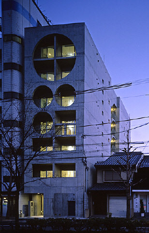 【京都市北区小山元町のマンションの建物外観】