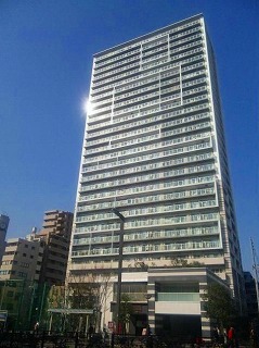 【新宿区四谷のマンションの建物外観】