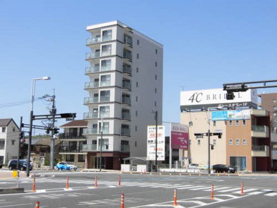 【岡山市北区寿町のマンションの建物外観】