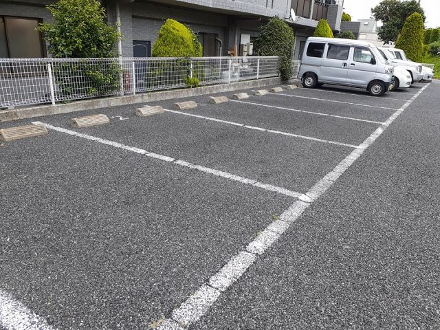 【木更津市ほたる野のマンションの駐車場】