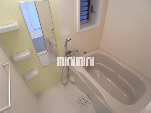 バス・シャワールーム　小窓あります