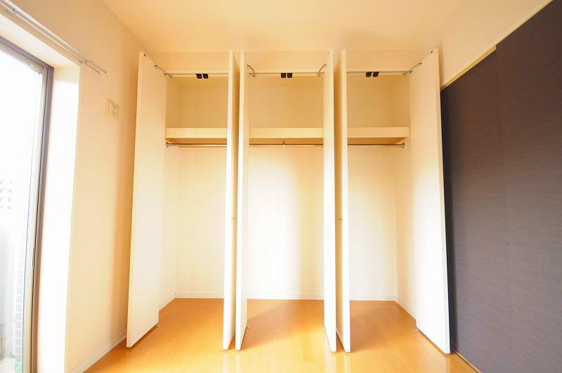 収納　☆★　壁一面がクローゼット♪お部屋をスッキリできますネ　★☆
