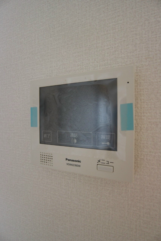 セキュリティ　TVモニター付インターホンなので安心です。