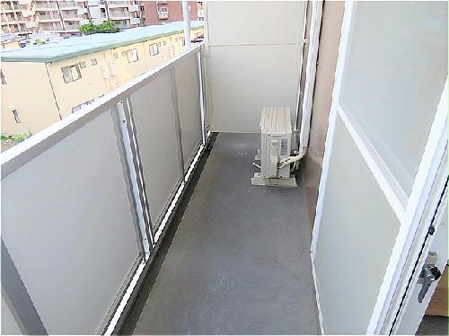 バルコニー　洗濯物を外干しできます