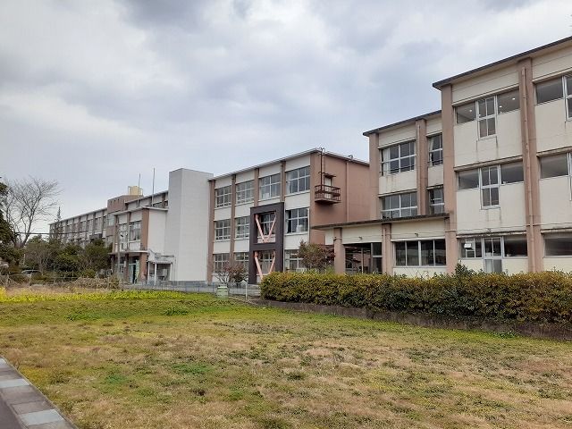 小学校　倉吉市立社小学校（小学校）まで1600m