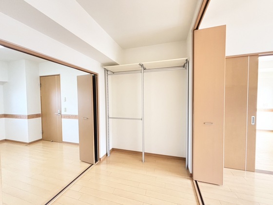 収納　ウォークスルークローゼット