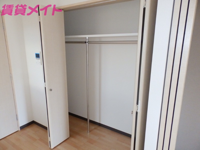収納　同型参考写真