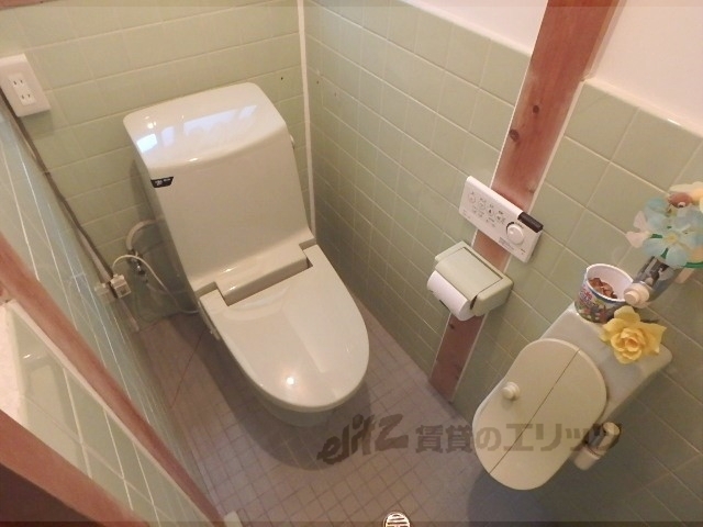 ＪＲ山陰本線 嵯峨嵐山駅 徒歩5分 2階建 築44年のトイレ写真