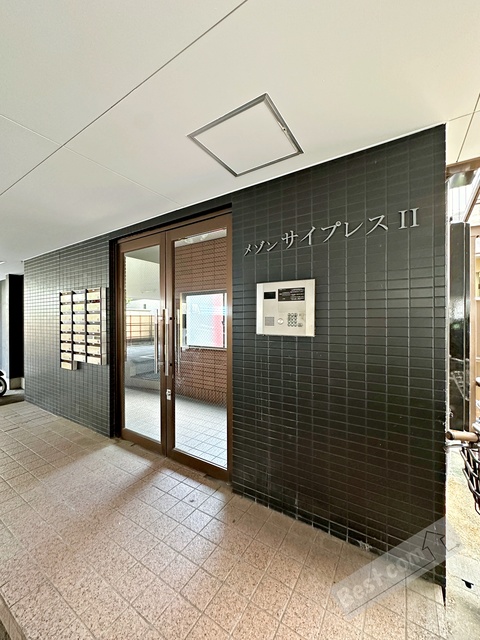 エントランス　オートロック付きで部外者シャットアウト♪