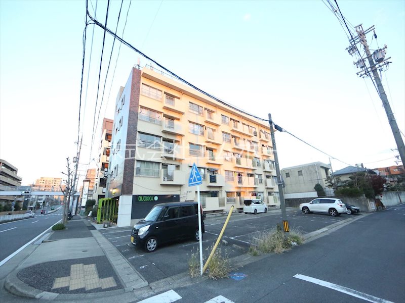 建物外観　外観　平面駐車場あり