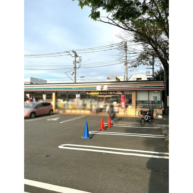 コンビニ　セブンイレブン　泉塚店（コンビニ）まで240m