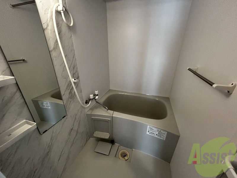 バス・シャワールーム　ユニットバスです。疲れを癒すのに欠かせませんね！