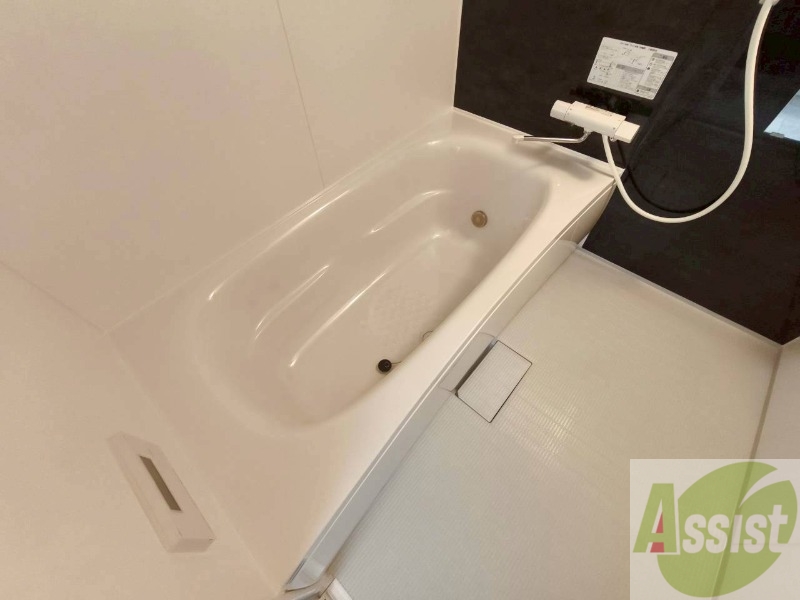 バス・シャワールーム　お風呂になります。一日の疲れを癒してくださいね。