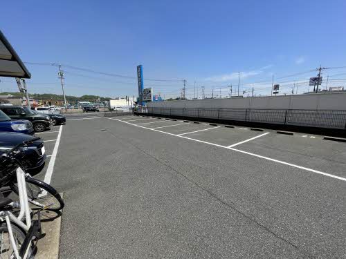 駐車場　駐車場があるので、車を買う予定の方も安心です