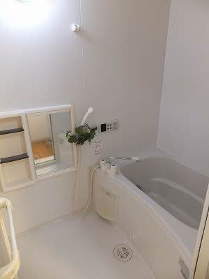 バス・シャワールーム　コンパクトで使いやすいお風呂です