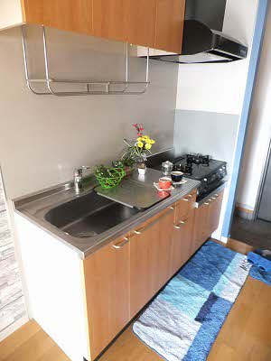 キッチン　コンパクトなキッチンで掃除もラクラク