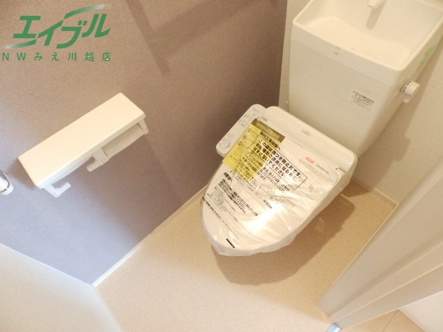 トイレ　同型反転写真トイレ同型部屋写真使用。