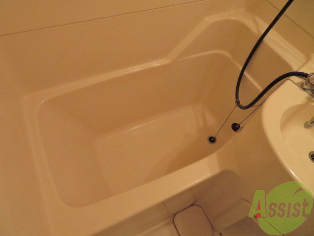 バス・シャワールーム　湯船があるので、疲れた時はゆっくりと湯船につかりましょう。