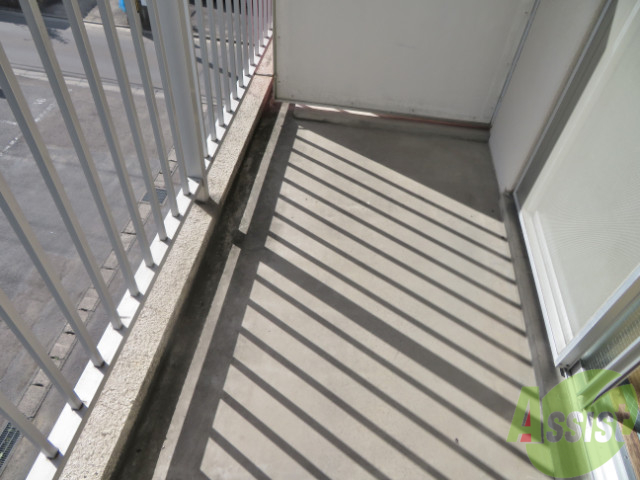 バルコニー　お天気のいい日はバルコニーで洗濯物も干せますよ。