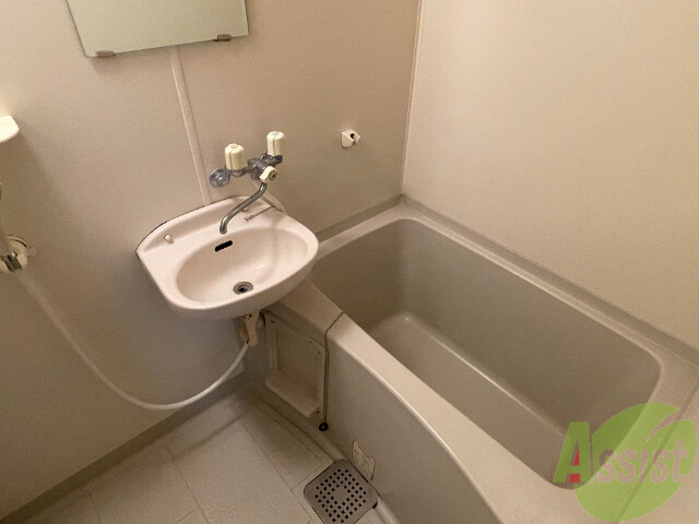 バス・シャワールーム　狭すぎない広さですのでゆっくりとシャワーを浴びれます。