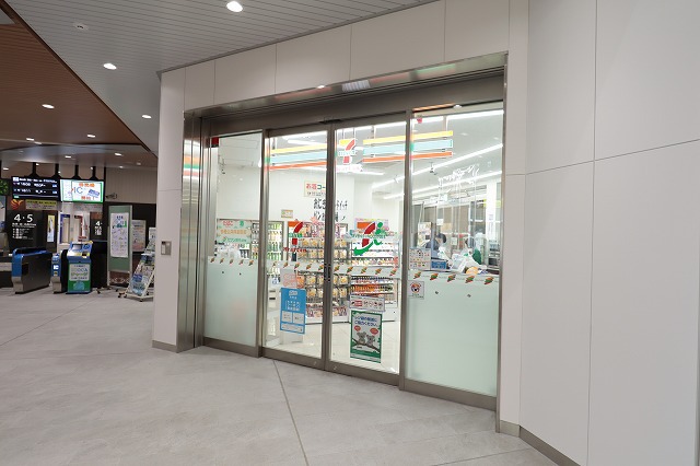 コンビニ　セブンイレブン（コンビニ）まで661m