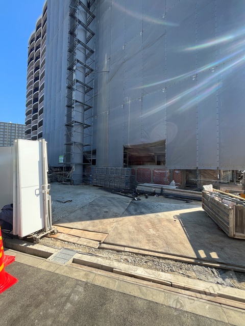 エントランス　広々とした敷地内駐車場を完備♪♪