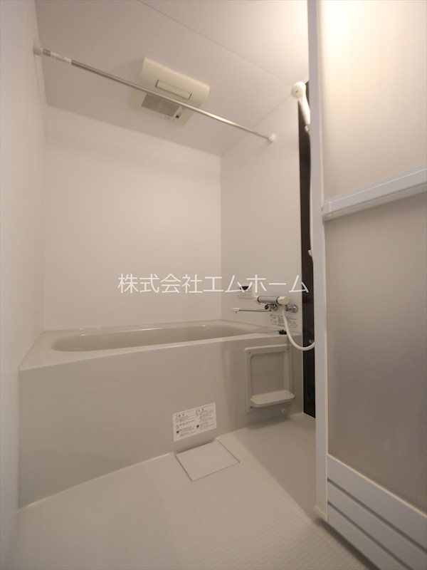 バス・シャワールーム　浴室暖房乾燥機付　追い焚き機能付お風呂　同仕様写真