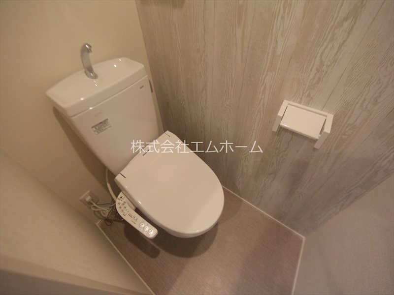 トイレ　温水洗浄暖房便座付トイレ　同仕様写真