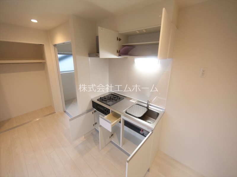 キッチン　システムキッチン（ガス2口コンロ・グリル付）　同仕様写真