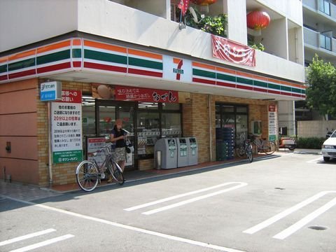 コンビニ　セブンイレブン 博多駅南店（コンビニ）まで165m