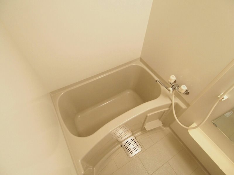 バス・シャワールーム　お掃除がしやすいユニットバスです。