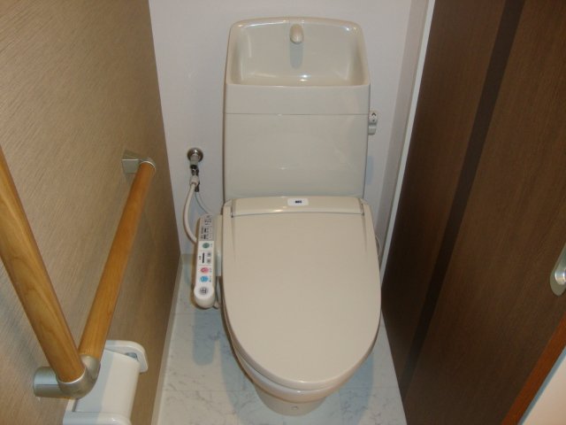 トイレ　シャワー付きトイレ