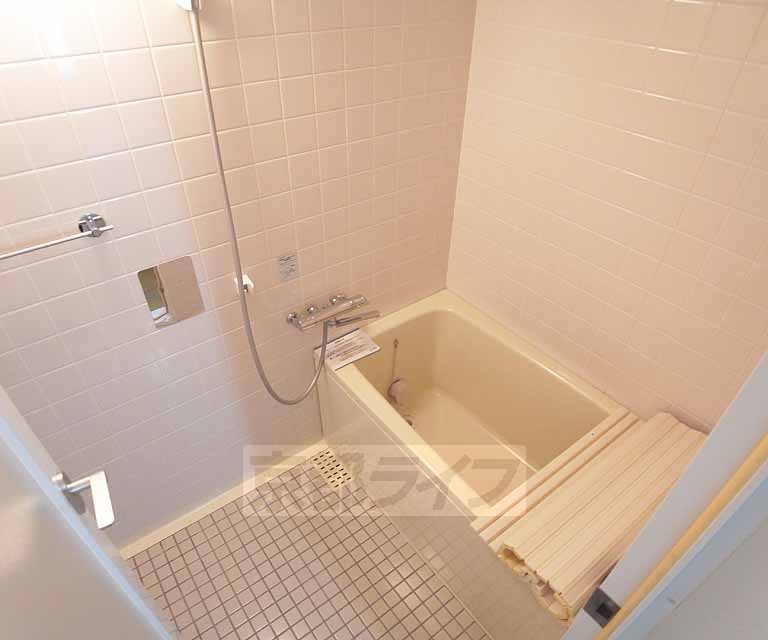 バス・シャワールーム　広めのお風呂です