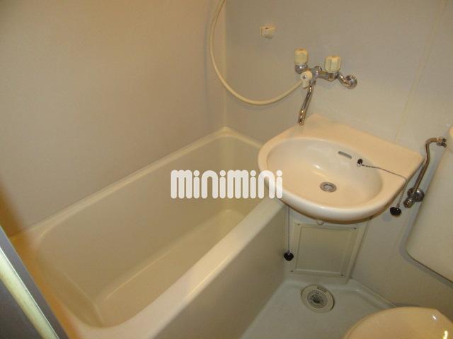 バス・シャワールーム　清潔感のあるバスルーム