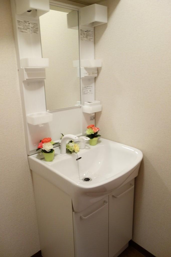 洗面設備　ヘアセットに便利な大きな鏡の洗髪洗面化粧台♪